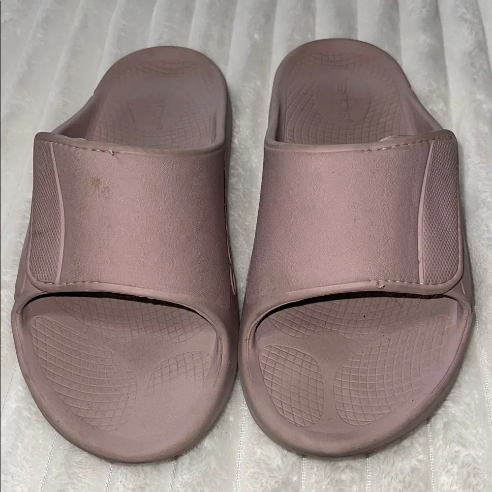 Oofos Mauve Slide Sandals | Size 8
